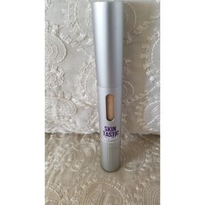 The LWYA by Kim Gravel Skintastic (re)Touch Concealer in Light